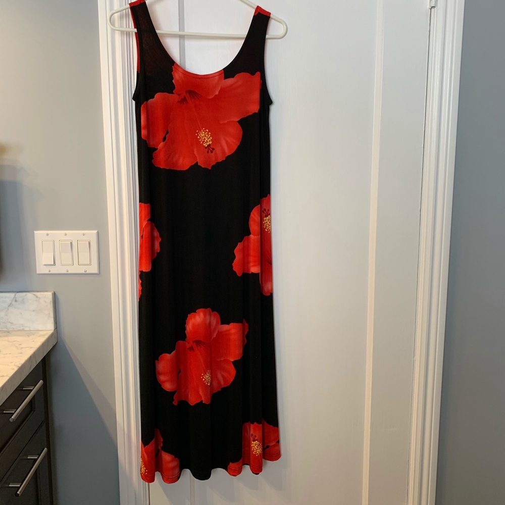 NWOT Maui Co Sleeveless Floral Dress